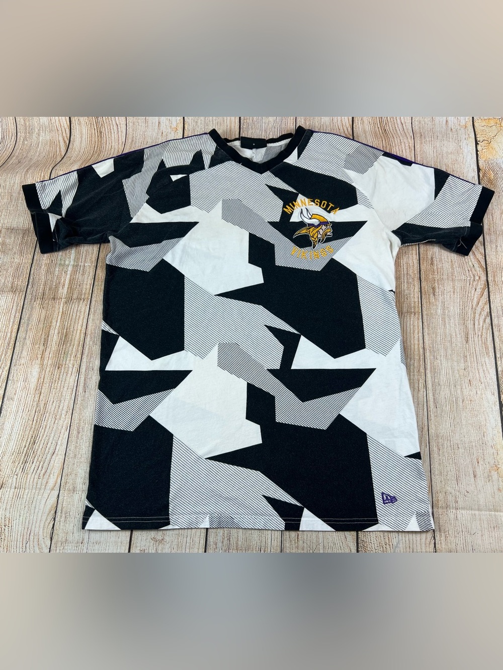 New Era NFL Minnesota Vikings Geometric Print T Shirt Size Small